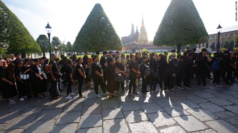 Thai Lan: Xep hang ca cay so don linh cuu Vua Bhumibol-Hinh-8